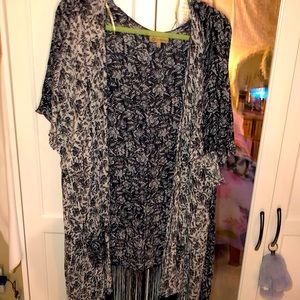 Democracy Shaw size large. Navy blue and white